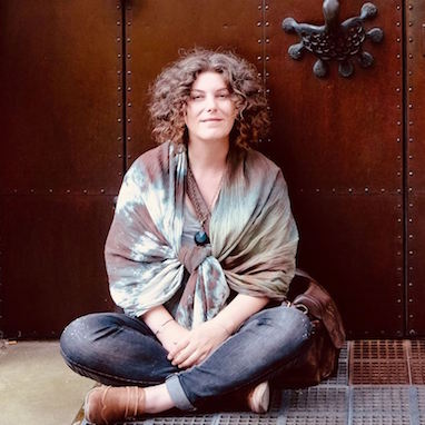 JANICE JAKAIT • Publizistin • Referentin • Theophilosophin