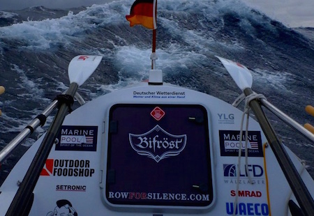 Mein Ruderboot Bifröst in mittlerem Seegang / 2012
